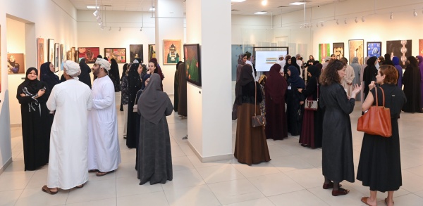 70 عمل ا فني ا تجسد إبداعات المرأة الع مانية في معرض جواهر فنية 70 عمل ا فني ا تجسد إبداعات المرأة الع مانية في معرض جواهر فنية