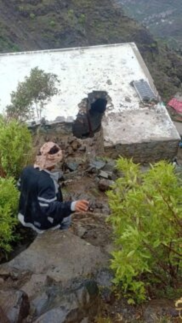 تعز انهيار صخري في سامع يلحق أضرار ا مادية وبشرية