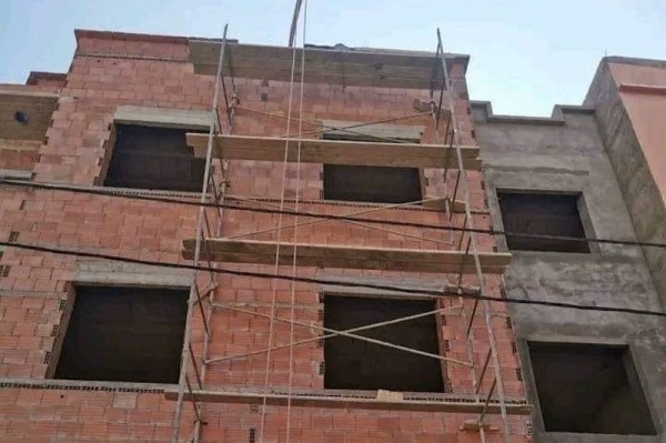 وفاة عامل بناء إثر سقوطه من مبنى قيد الإنشاء في المكلا وفاة عامل بناء إثر سقوطه من مبنى قيد الإنشاء في المكلا