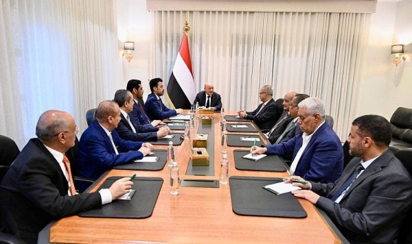 العليمي يبحث مع هيئة التشاور والأحزاب مستجدات المرحلة ويؤكد أولوية وحدة الصف العليمي يبحث مع هيئة التشاور والأحزاب مستجدات المرحلة ويؤكد أولوية وحدة الصف