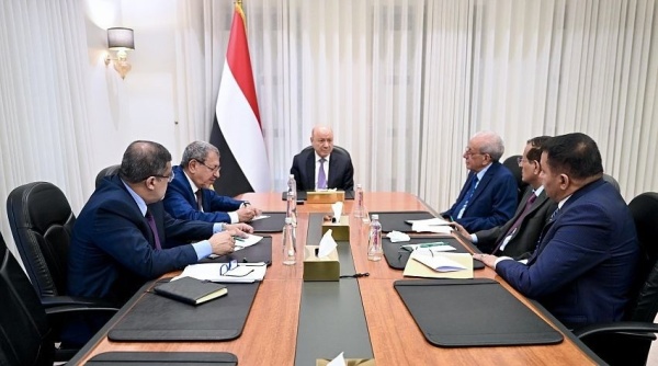 العليمي يشدد على تسريع محاكمة المتهمين بقضايا الإرهاب وضمان عدم الإفلات من العقاب العليمي يشدد على تسريع محاكمة المتهمين بقضايا الإرهاب وضمان عدم الإفلات من العقاب