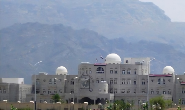 الضالع إيقاف وإحالة 10 مسؤولين إلى النيابة العامة على خلفية مخالفات إدارية ومالية الضالع إيقاف وإحالة 10 مسؤولين إلى النيابة العامة على خلفية مخالفات إدارية ومالية
