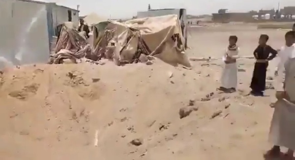 وزارة الصحة قتيلان و14 جريحا في قصف حوثي على أحياء ومخيمات نازحين بمأرب وزارة الصحة قتيلان و14 جريحا في قصف حوثي على أحياء ومخيمات نازحين بمأرب