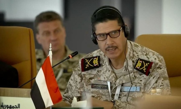 اليمن يدعو إلى تحرك دولي منسق لمواجهة تهديدات الملاحة في البحر الأحمر اليمن يدعو إلى تحرك دولي منسق لمواجهة تهديدات الملاحة في البحر الأحمر