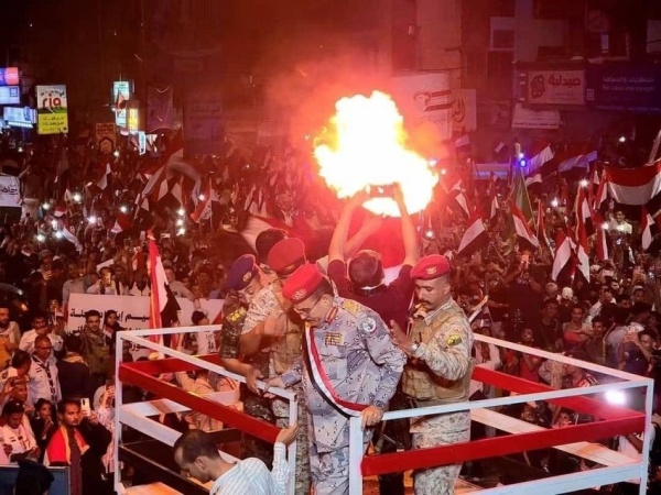 إيقاد الشعلة في مأرب وتعز احتفالات واسعة بذكرى ثورة 26 سبتمبر إيقاد الشعلة في مأرب وتعز احتفالات واسعة بذكرى ثورة 26 سبتمبر