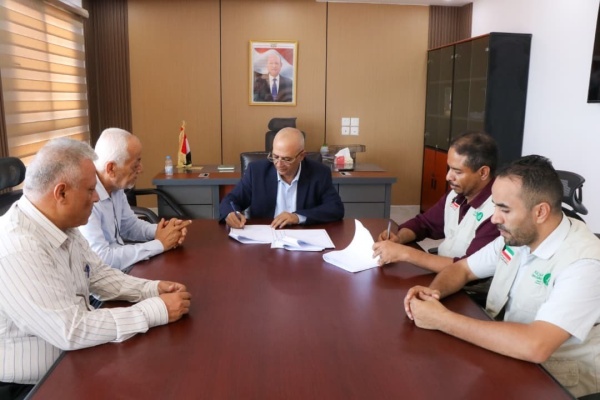 عدن اتفاقية لحفر وتجهيز آبار مياه في لحج وحضرموت بتمويل كويتي عدن اتفاقية لحفر وتجهيز آبار مياه في لحج وحضرموت بتمويل كويتي
