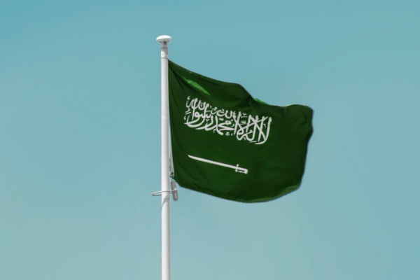 السعودية تدين استهداف إيران ناقلة تابعة لها في مضيق هرمز وسقوط قتلى من طاقمها السعودية تدين استهداف إيران ناقلة تابعة لها في مضيق هرمز وسقوط قتلى من طاقمها