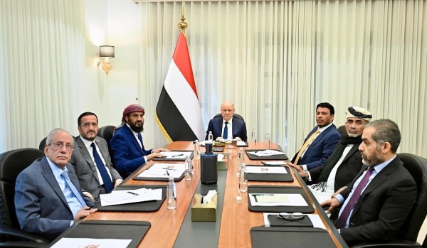 اجتماع مشترك لمجلس القيادة والحكومة يقر تشديد الرقابة على المنافذ ورفع الجاهزية