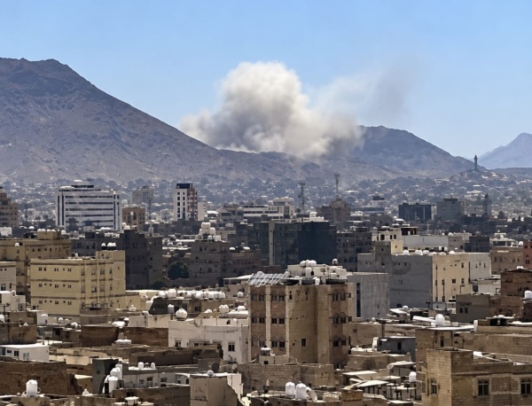غارات للتحالف تستهدف محطة الصباحة المركزية للنفط غرب صنعاء غارات للتحالف تستهدف محطة الصباحة المركزية للنفط غرب صنعاء