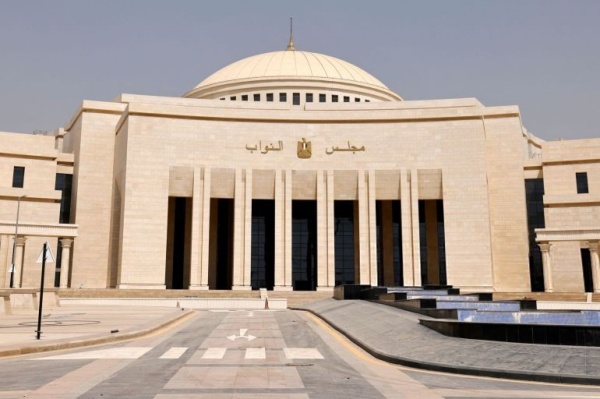 غدا البرلمان المصري يعقد جلسة طارئة لبحث تفويض السيسي بالدفاع عن السعودية غدا البرلمان المصري يعقد جلسة طارئة لبحث تفويض السيسي بالدفاع عن السعودية