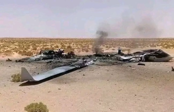 النقل الحوثيون يستهدفون مطاري عدن والريان بصاروخ باليستي و3 مسي رات