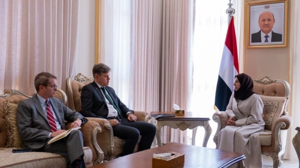 اليمن وأمريكا تبحثان التصعيد الحوثي وتهديدات الملاحة في البحر الأحمر اليمن وأمريكا تبحثان التصعيد الحوثي وتهديدات الملاحة في البحر الأحمر