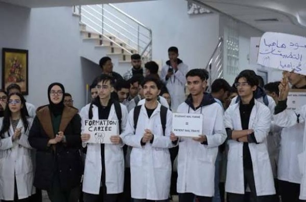 طلبة طب الأسنان بالدار البيضاء يدخلون في إضراب مفتوح بسبب أزمة فضاءات ومعدات التدريب