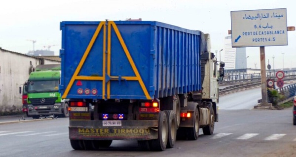 الوالي امهيدية يقرر فتح الباب 4 بميناء البيضاء ليلا لتخفيف الضغط وتنظيم حركة السير الوالي امهيدية يقرر فتح الباب 4 بميناء البيضاء ليلا لتخفيف الضغط وتنظيم حركة السير