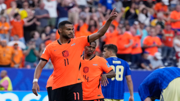 حزن في صفوف منتخب هولندا كودي خاكبو يواجه مأساة قبل لقاء المغرب