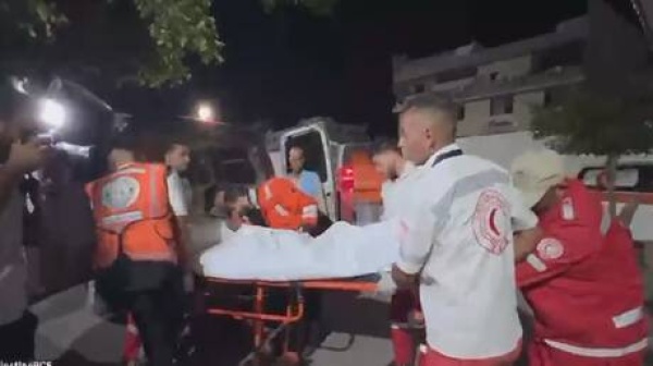 مقتل 9 وجرح العشرات في غارات إسرائيلية على شقق سكنية داخل مدينة غزة فجر اليوم فيديوهات