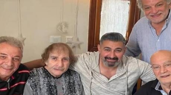 مصر نجوم الفن يزورون الفنان محيي إسماعيل فيديو