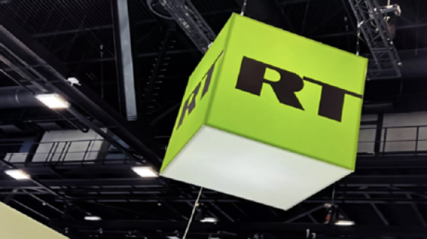 سياسيون إيطاليون ينتقدون انتشار عروض أفلام rt الوثائقية في أنحاء البلاد