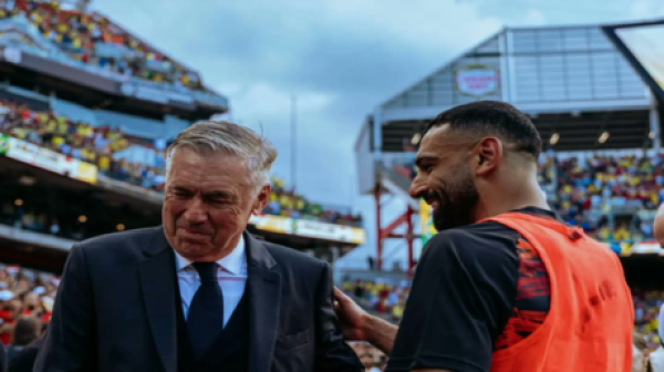 فيديو بين محمد صلاح وكارلو أنشيلوتي في مباراة مصر والبرازيل الودية يكتسح الإنترنت فيديو بين محمد صلاح وكارلو أنشيلوتي في مباراة مصر والبرازيل الودية يكتسح الإنترنت
