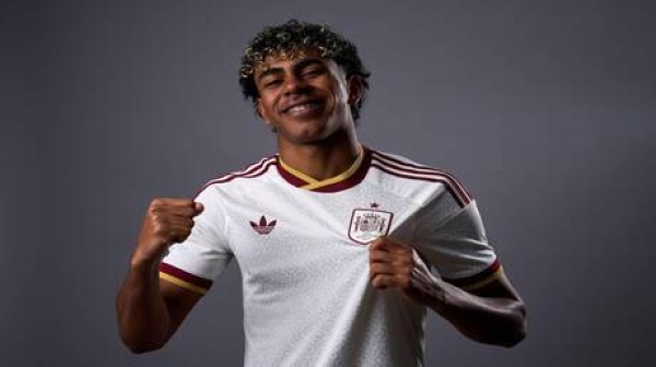 برشلونة يعطي الضوء الأخضر للمنتخب الإسباني بشأن موعد عودة لامين جمال