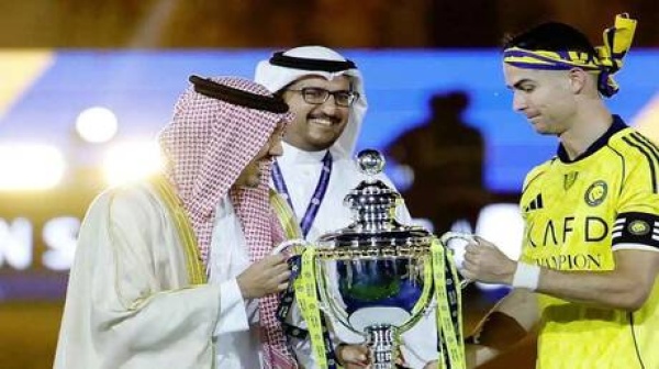 مفاجأة أول تحرك من كريستيانو رونالدو لشراء النصر السعودي فيديو مفاجأة أول تحرك من كريستيانو رونالدو لشراء النصر السعودي فيديو