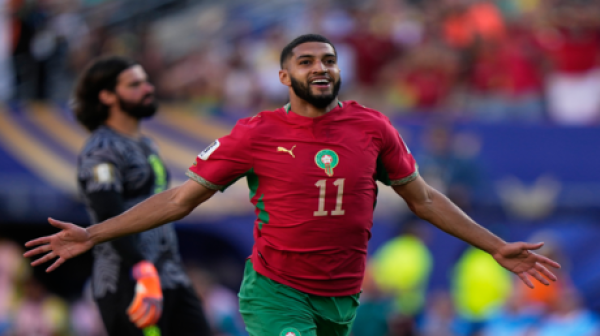صيباري يهز شباك البرازيل ويخلد اسمه في تاريخ كأس العالم صيباري يهز شباك البرازيل ويخلد اسمه في تاريخ كأس العالم
