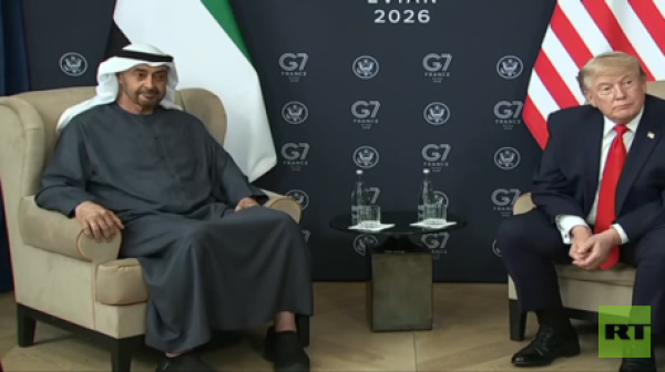 لطيف ووسيم ترامب يبدي إعجابه بمراسل إماراتي ويصف الإعلاميين الأمريكيين باللئيمين للغاية فيديو