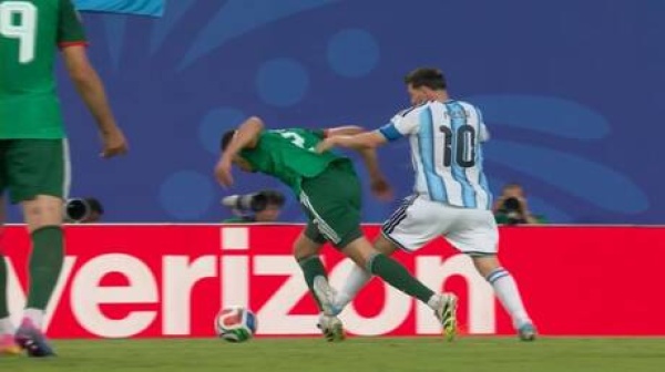 جدل تحكيمي في مونديال 2026 انتقادات لعدم طرد ميسي أمام الجزائر