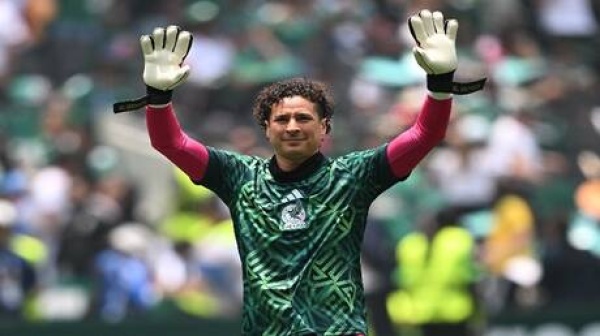 لن نراه كل 4 أعوام الحارس الأسطوري أوتشوا يعلن اعتزاله الدولي بعد مونديال 2026 لن نراه كل 4 أعوام الحارس الأسطوري أوتشوا يعلن اعتزاله الدولي بعد مونديال 2026