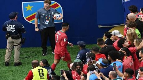 بسبب رونالدو جماهير البرتغال تنقلب على برونو فيرنانديز فيديو صورة بسبب رونالدو جماهير البرتغال تنقلب على برونو فيرنانديز فيديو صورة