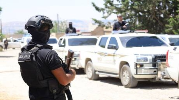الداخلية السورية تعلن القبض على لواء شغل عددا من المناصب القيادية الحساسة بعهد الأسد صورة الداخلية السورية تعلن القبض على لواء شغل عددا من المناصب القيادية الحساسة بعهد الأسد صورة