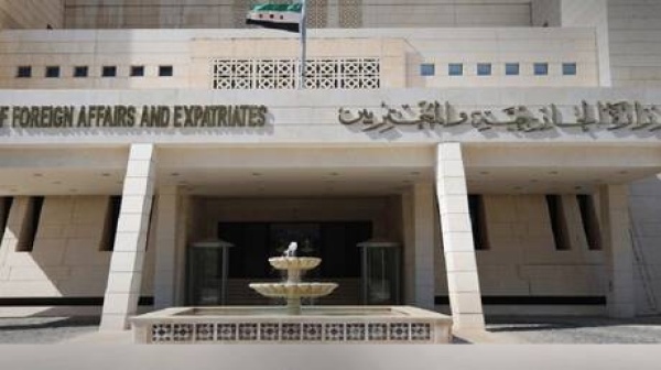 الحكومة السورية تفرج عن صحفية ألمانية وترحلها إلى بلادها بطلب من برلين الحكومة السورية تفرج عن صحفية ألمانية وترحلها إلى بلادها بطلب من برلين