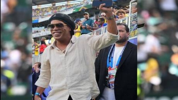 رونالدينيو يعود إلى الملاعب في مفاجأة تاريخية بعمر 46 عاما رونالدينيو يعود إلى الملاعب في مفاجأة تاريخية بعمر 46 عاما