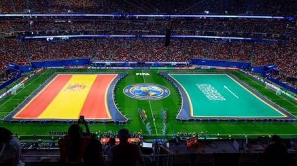 أمير سعودي قبل مباراة منتخب بلاده أمام إسبانيا أتمنى ألا تكون نتيجة كبيرة أمير سعودي قبل مباراة منتخب بلاده أمام إسبانيا أتمنى ألا تكون نتيجة كبيرة