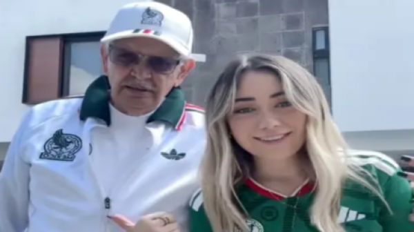 أنفقت 6 آلاف دولار لتحقيق حلم جدها في كأس العالم وما حدث عند بوابة الملعب أبكاه أمام الآلاف أنفقت 6 آلاف دولار لتحقيق حلم جدها في كأس العالم وما حدث عند بوابة الملعب أبكاه أمام الآلاف
