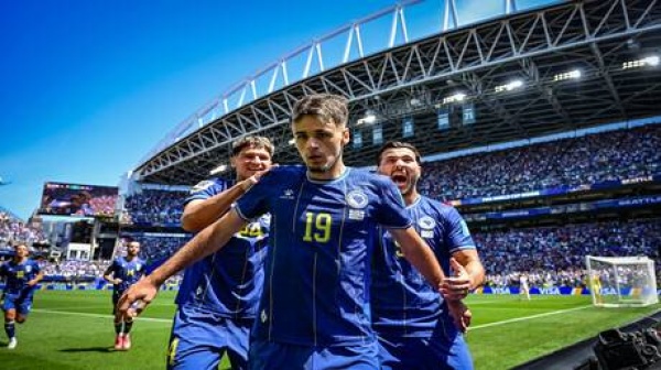 تاريخ ي كتب البوسنة أول المتأهلين كأفضل ثالث إلى دور الـ32