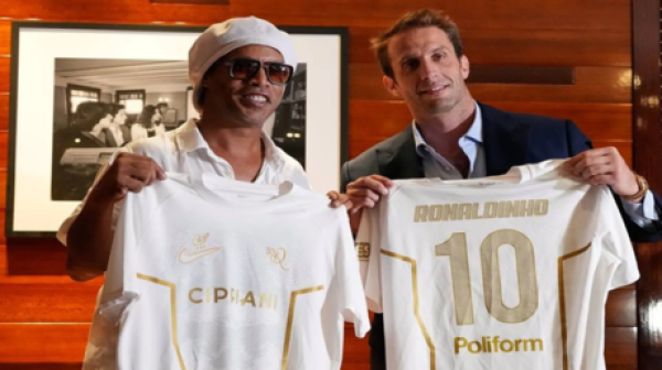 رونالدينيو يعود إلى الملاعب بعمر 46 عاما عبر بوابة فريق إيطالي رونالدينيو يعود إلى الملاعب بعمر 46 عاما عبر بوابة فريق إيطالي