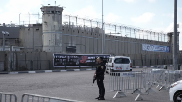 وصول أسرى فلسطينيين محررين من سجون إسرائيل إلى غزة فيديو
