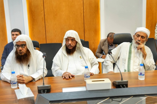 الخنبشي يدعو لتعزيز الخطاب الديني لمواجهة فكر الحوثيين ويؤكد توحيد الجبهة الداخلية الخنبشي يدعو لتعزيز الخطاب الديني لمواجهة فكر الحوثيين ويؤكد توحيد الجبهة الداخلية