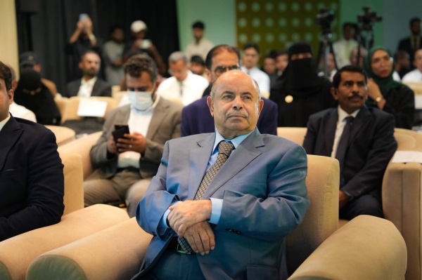 الخنبشي يشهد منتدى أثر التنموي في حضرموت احتفاء بـ20 عام ا من الاستثمار في الإنسان الخنبشي يشهد منتدى أثر التنموي في حضرموت احتفاء بـ20 عام ا من الاستثمار في الإنسان