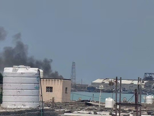 مسؤول في ميناء المخا قصف حوثي جديد يضاعف الأضرار والدمار في الميناء مسؤول في ميناء المخا قصف حوثي جديد يضاعف الأضرار والدمار في الميناء
