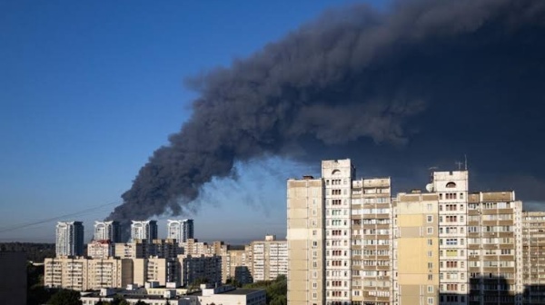 مقتل 37 شخصا إثر انفجار مستودع ذخيرة بعد هجوم روسي على منطقة كييف