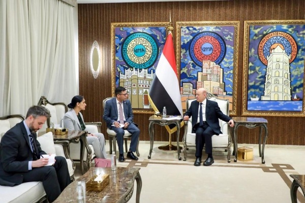 العليمي القوات المسلحة انتقلت من احتواء هجمات الحوثيين إلى استعادة المبادرة العليمي القوات المسلحة انتقلت من احتواء هجمات الحوثيين إلى استعادة المبادرة
