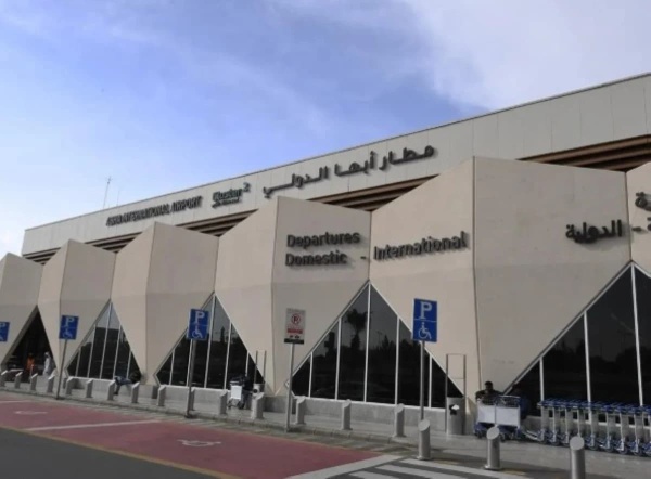 3 قتلى و36 مصابا في هجومين استهدفا مطاري أبها والملك خالد بالسعودية 3 قتلى و36 مصابا في هجومين استهدفا مطاري أبها والملك خالد بالسعودية