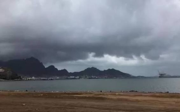 منخفض جوي يهدد سقطرى بأمطار غزيرة واضطراب البحر وتحذيرات للصيادين منخفض جوي يهدد سقطرى بأمطار غزيرة واضطراب البحر وتحذيرات للصيادين