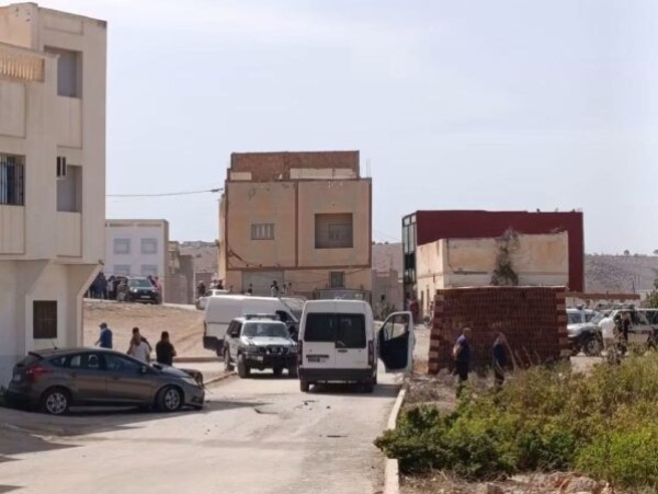 النيابة العامة تكشف تفاصيل المواجهة المسلحة بالحسيمة التي انتهت بمقتل شرطي وإصابة دركيين ومدني وتوقيف مطلوب خطير النيابة العامة تكشف تفاصيل المواجهة المسلحة بالحسيمة التي انتهت بمقتل شرطي وإصابة دركيين ومدني وتوقيف مطلوب خطير
