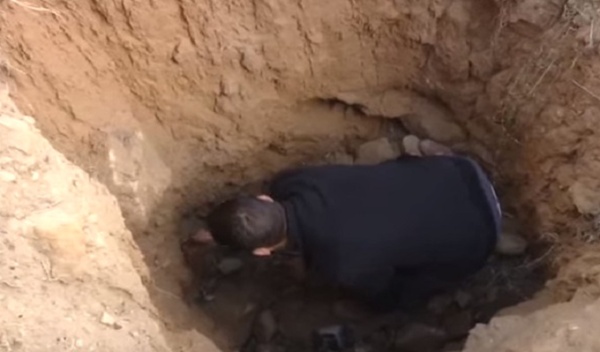 فاجعة الحفر عن الكنوز تفاصيل ومعطيات جديدة عن هلاك الشبان الثلاثة فاجعة الحفر عن الكنوز تفاصيل ومعطيات جديدة عن هلاك الشبان الثلاثة