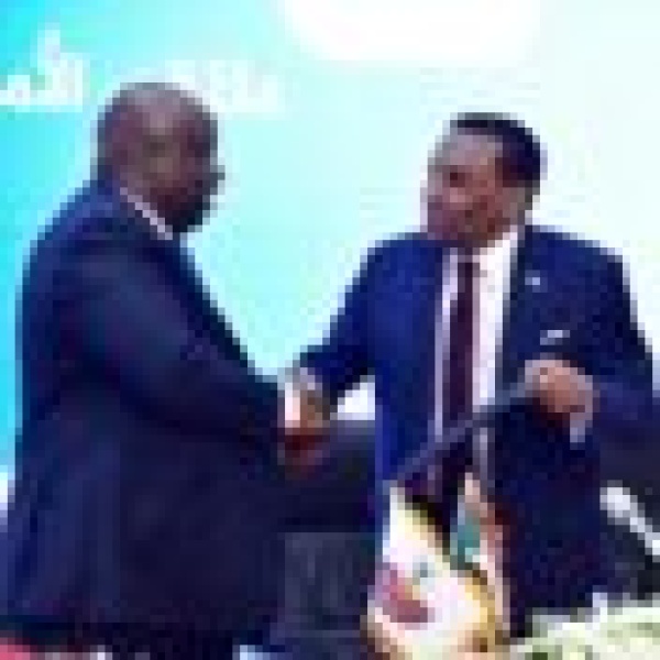 كامل ادريس يدعو لتقنين التعدين التقليدي ومعالجة آثاره البيئية
