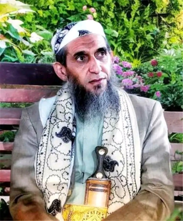 شيخ سلفي مشهور يقول انه تعرض لإطلاق نار في مأرب أثناء توجهه لصلاة الفجر