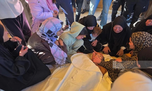 استشهاد فلسطيني وإصابة آخرين بنيران العدو الإسرائيلي في غزة استشهاد فلسطيني وإصابة آخرين بنيران العدو الإسرائيلي في غزة